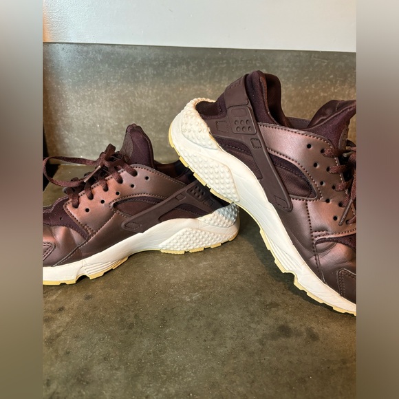 Nike Air Huarache Run Metallic Mahogany Athletic Shoes Size Women’s 8 - Picture 8 of 12